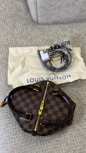 LOUIS VUITTON 20 cm