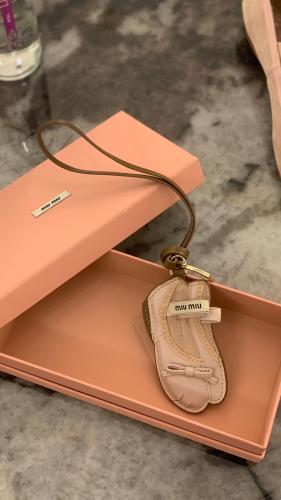 MIU MIU ميو ميو