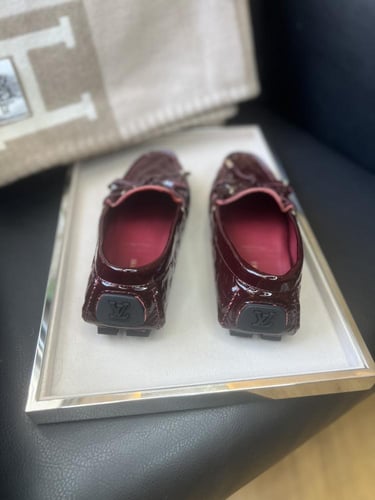 LOUIS VUITTON فلات لويس فيتون