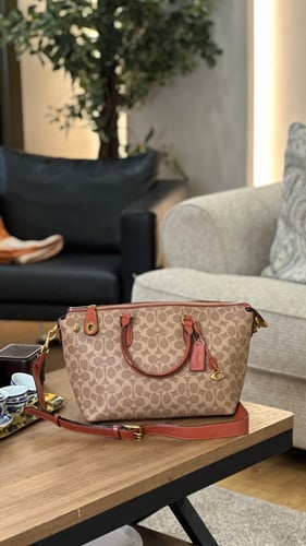 حقيبة COACH