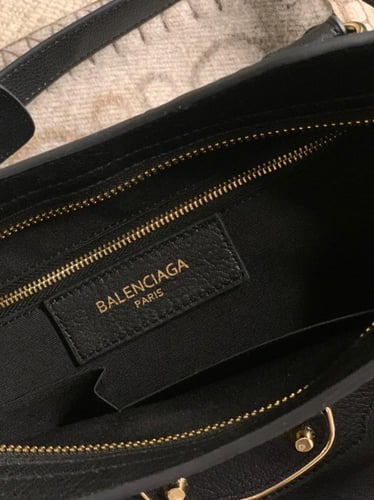 BALENCIAGA