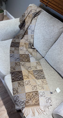 LOEWE لويڤي اسكارف