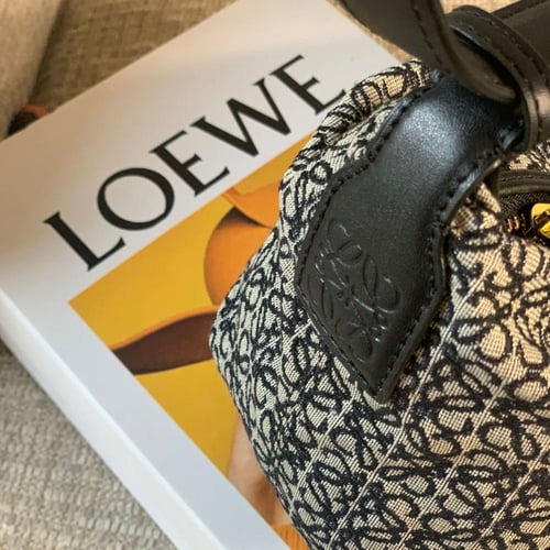 LOEWE لويڤي