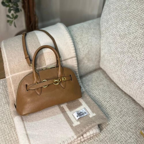 MIU MIU ميو ميو