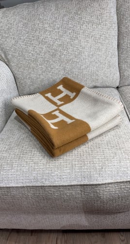 HERMĒS بطانية