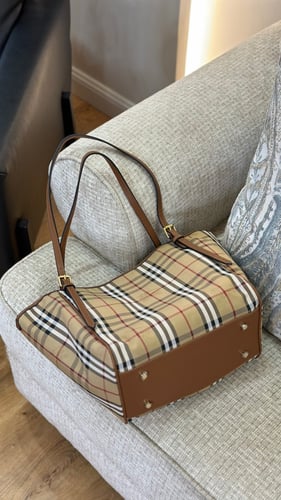 BURBERRY بربري