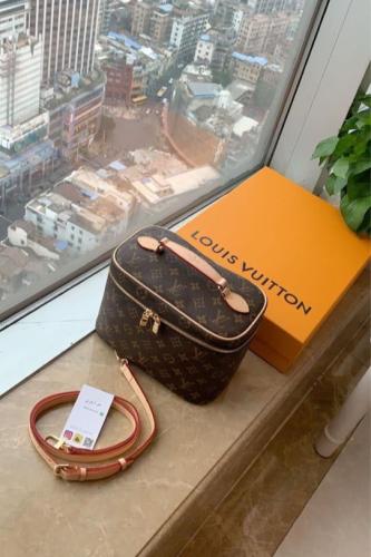 LOUIS VUITTON حقيبة لويس فيتون