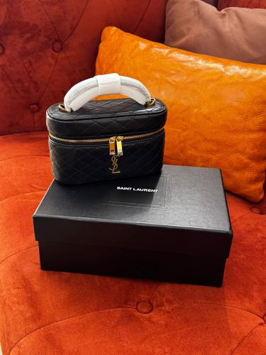 SAINT LAURENT