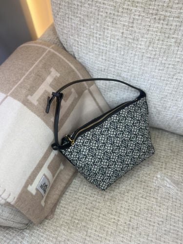 LOEWE لويڤي