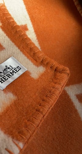 HERMĒS بطانية