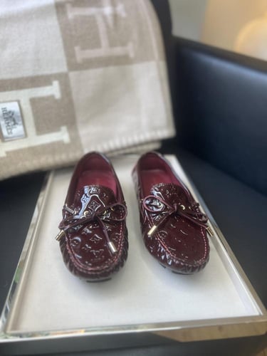 LOUIS VUITTON فلات لويس فيتون