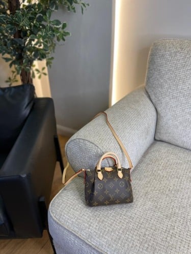 LOUIS VUITTON لويس ڤيتون