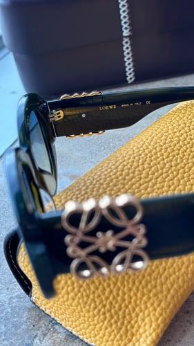 نظارة شمسية LOEWE اللون اخضر