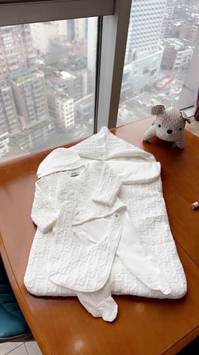 Dior طقم مواليد ديور