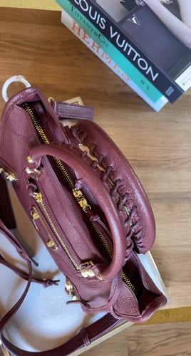 BALENCIAGA بالنسياغا