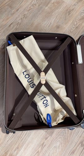 LOUIS VUITTON حقيبة سفر