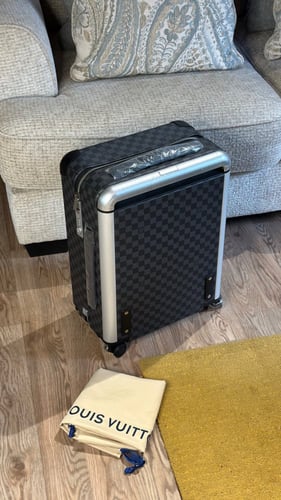 LOUIS VUITTON حقيبة سفر