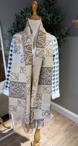 LOEWE لويڤي اسكارف