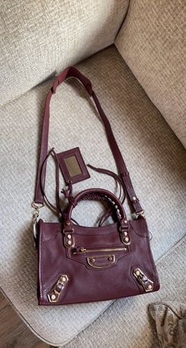 BALENCIAGA بالنسياغا