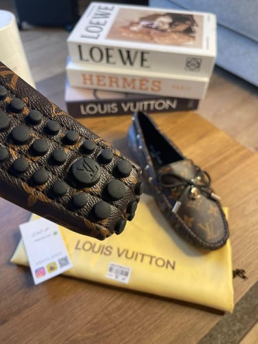 LOUIS VUITTON فلات لويس فيتون
