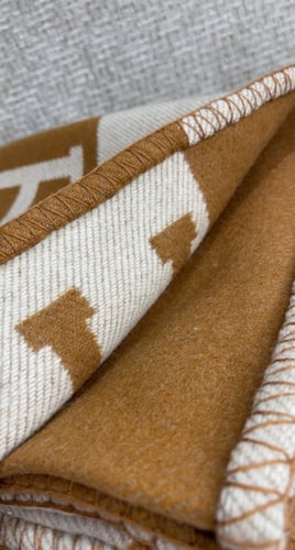 HERMĒS بطانية