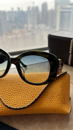 نظارة شمسية LOEWE اللون اخضر