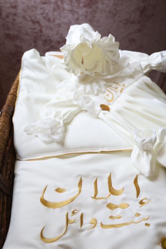 ملابس بنات مواليد أبيض مطرز