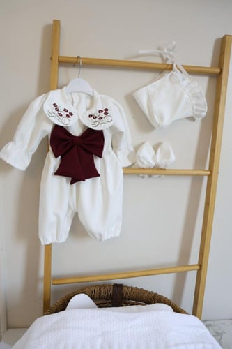 افرهول او فستان مع قبعه وشراب