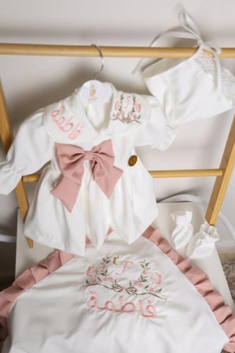 فستان مع قبعه وشراب وكوفلة