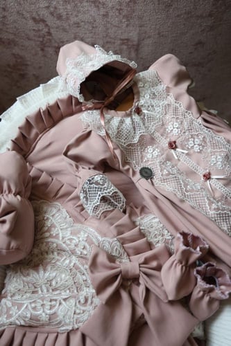 ملابس مواليد استقبال مهاد مطعم بدانتيل أبيض