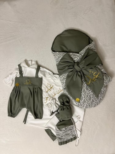 طقم افرول و مدس حديثي الولاده كامل