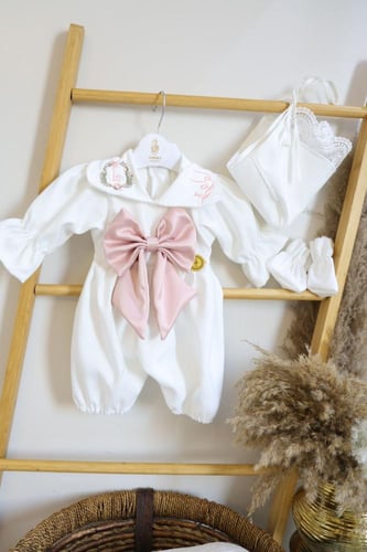 افرهول او فستان مع قبعه وشراب