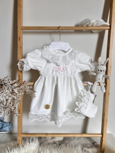 فستان مواليد بناتي بتطريز الاسم