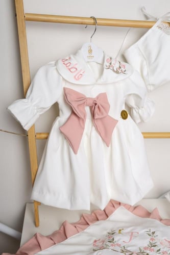 فستان مع قبعه وشراب وكوفلة