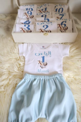 طقم هدية مواليد بالاشهر