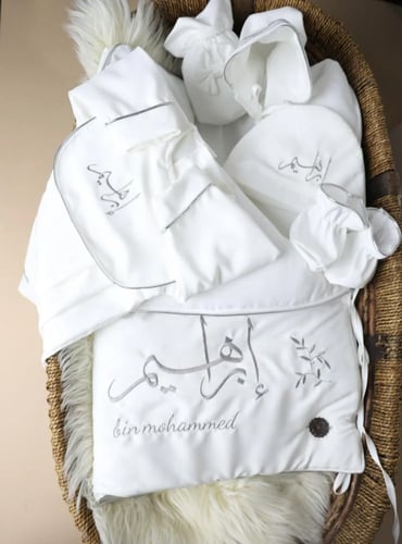 طقم متكامل مدس أبيض