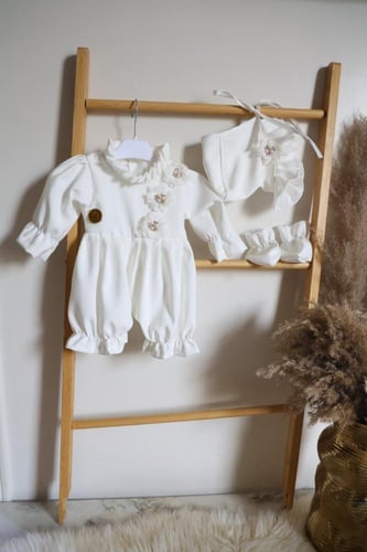 افرهول مع قبعه وشراب مع بروش