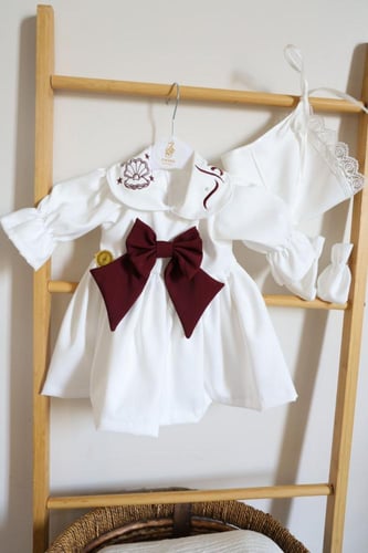 افرهول او فستان مع قبعه وشراب