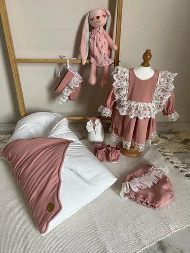 طقم أفرول وردي مع مهاد بفيونكة