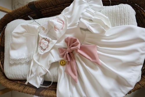 افرهول او فستان مع قبعه وشراب