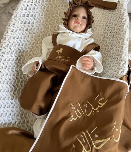 طقم سبوع بالاسم افرهول شباحه مع كوفله تطريز