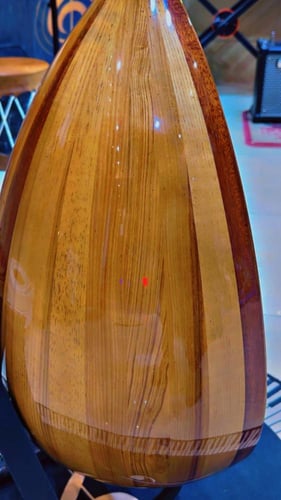 عود صناعه محمود داغر خشب مهوجني الظهر والوجه سويدي