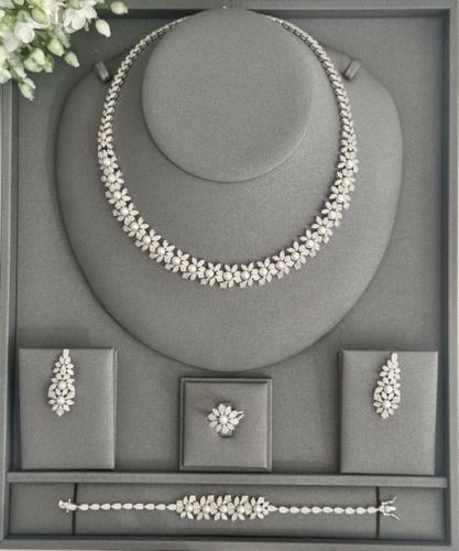 Bride's accessory set - 2