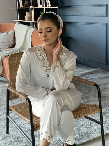 بجامة عروس - ابيض دانتيل