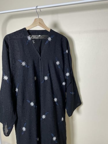 عباية مورَّدة