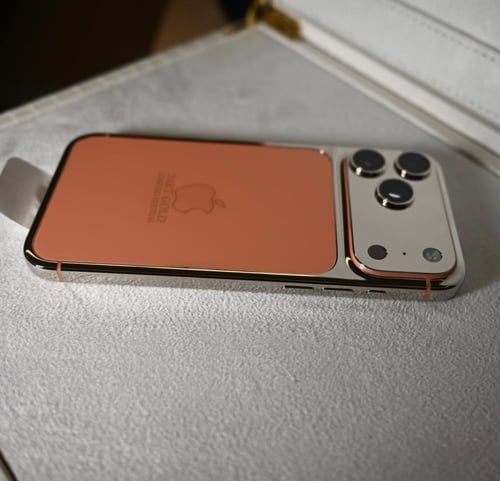 ايفون 17 مطلى ذهب كامل باى تصميم من اختيارك - جديد