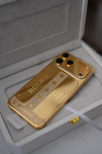 ايفون 17 مطلى ذهب كامل باى تصميم من اختيارك - جديد