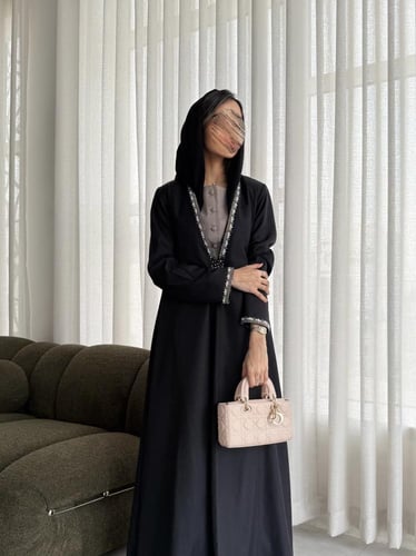 عبايه سوداء