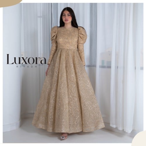 فستان ذهبي طويل