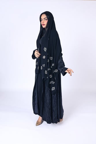 عباية حرير مع طرحة شك